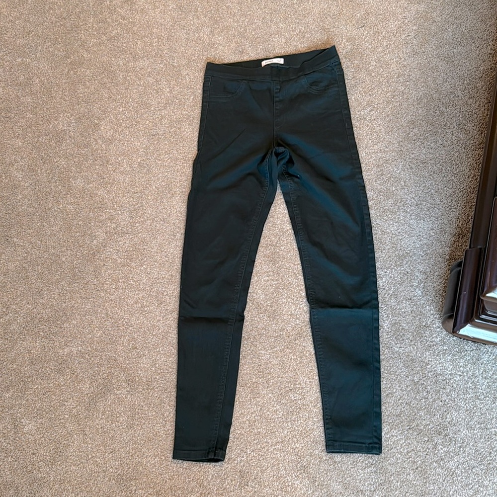 Pull on jeggings uk size 8, is size 4